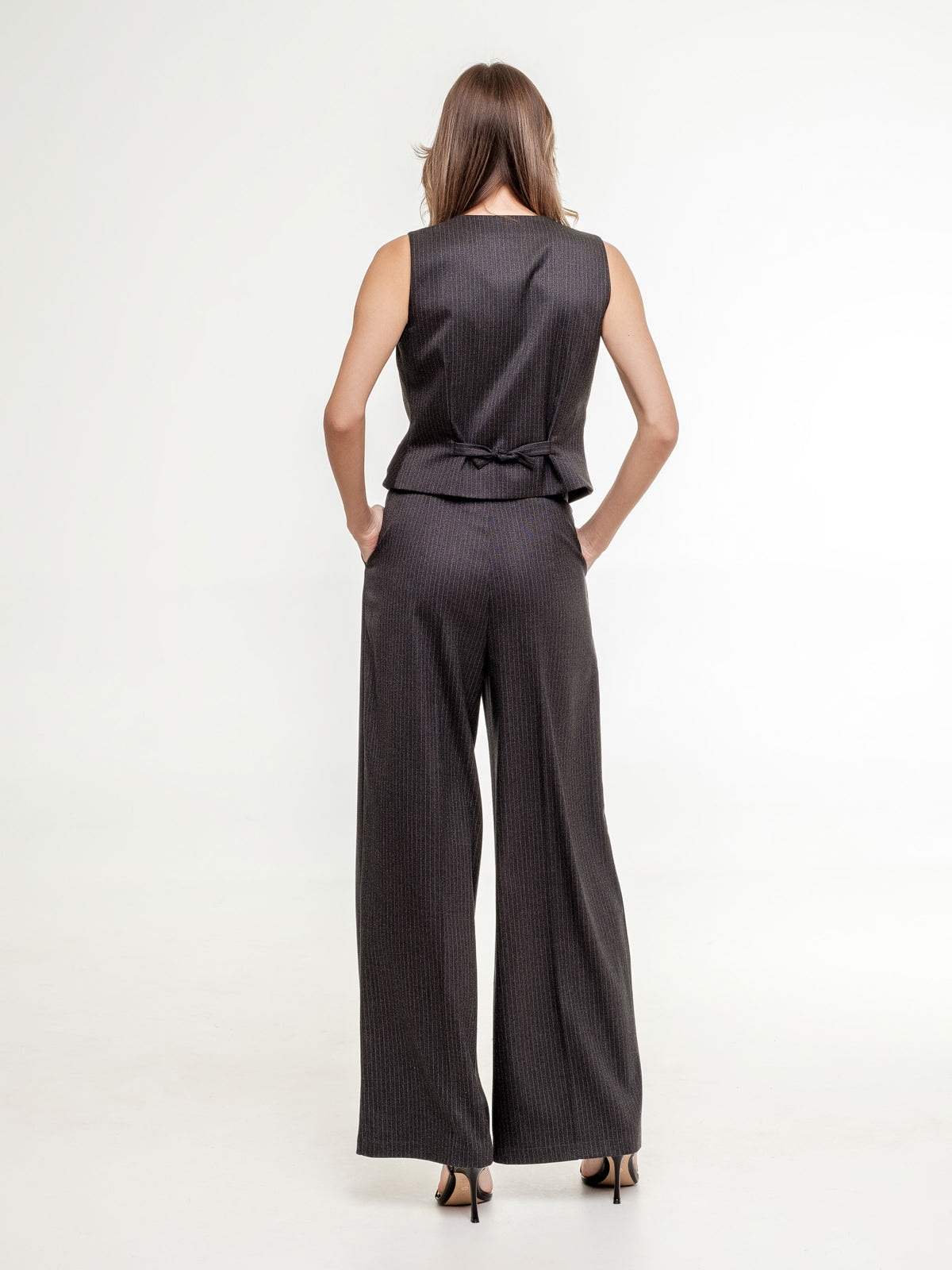 2 piece set dark grey vest and wide trousers view from the back 