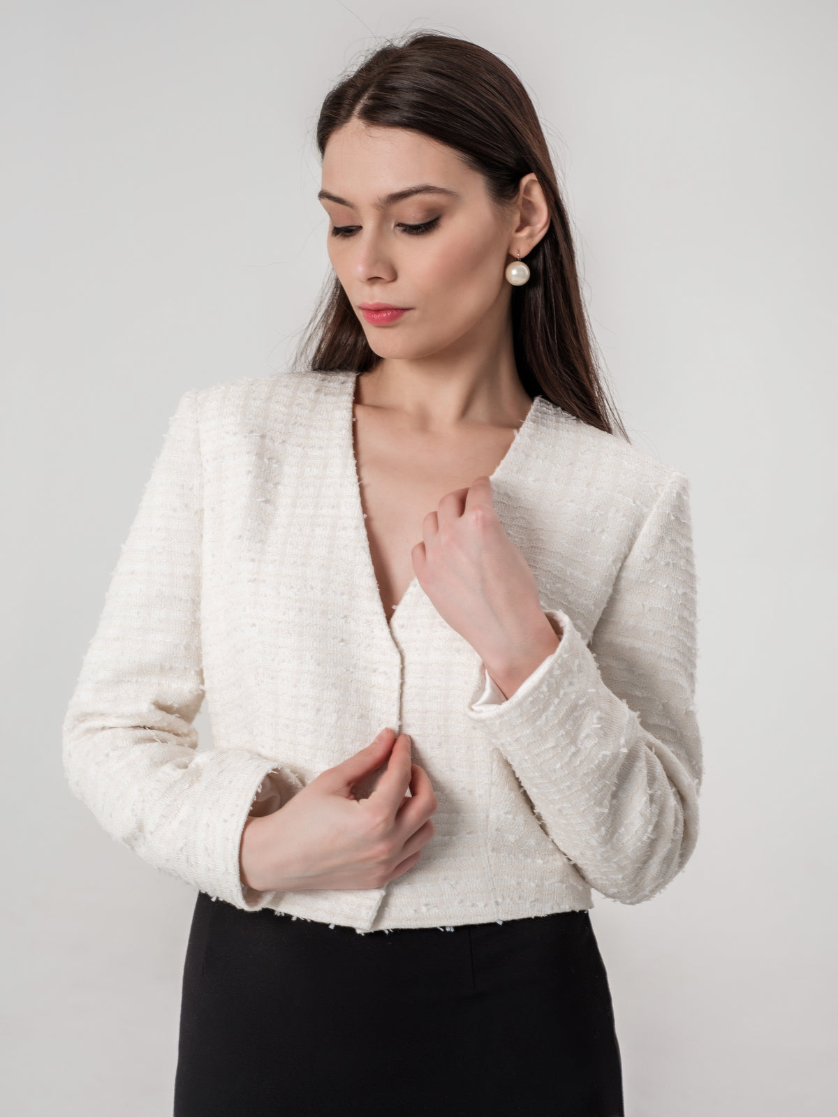 Short white textured blazer V-neck