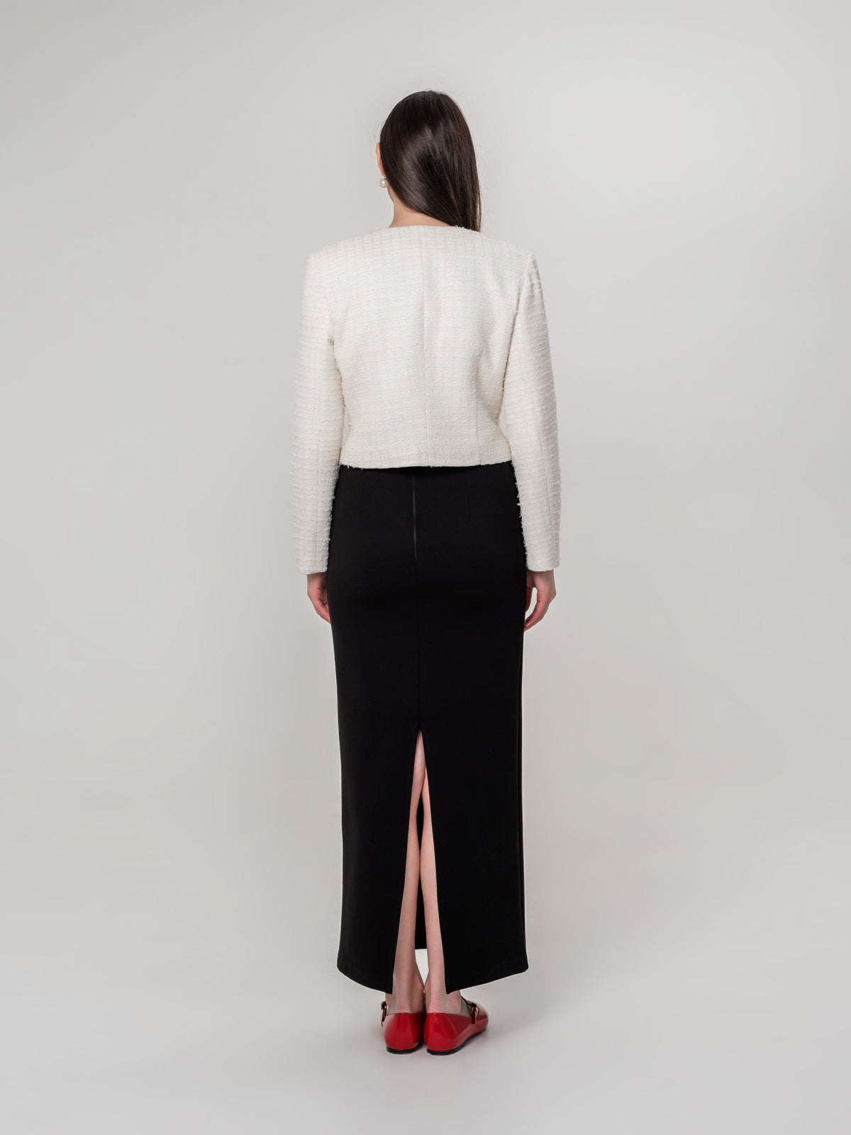 Short white textured blazer V-neck