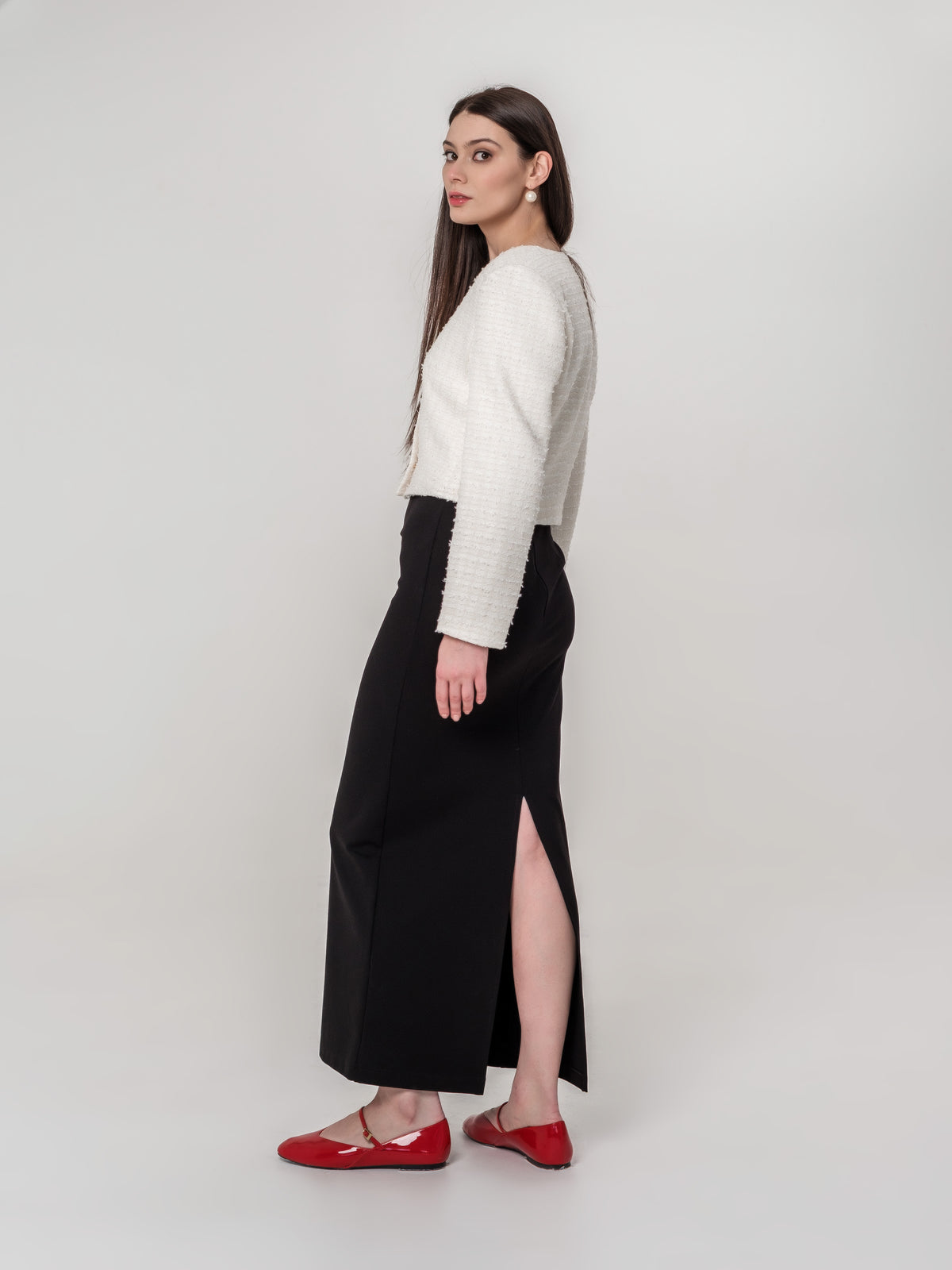 Short white textured blazer V-neck