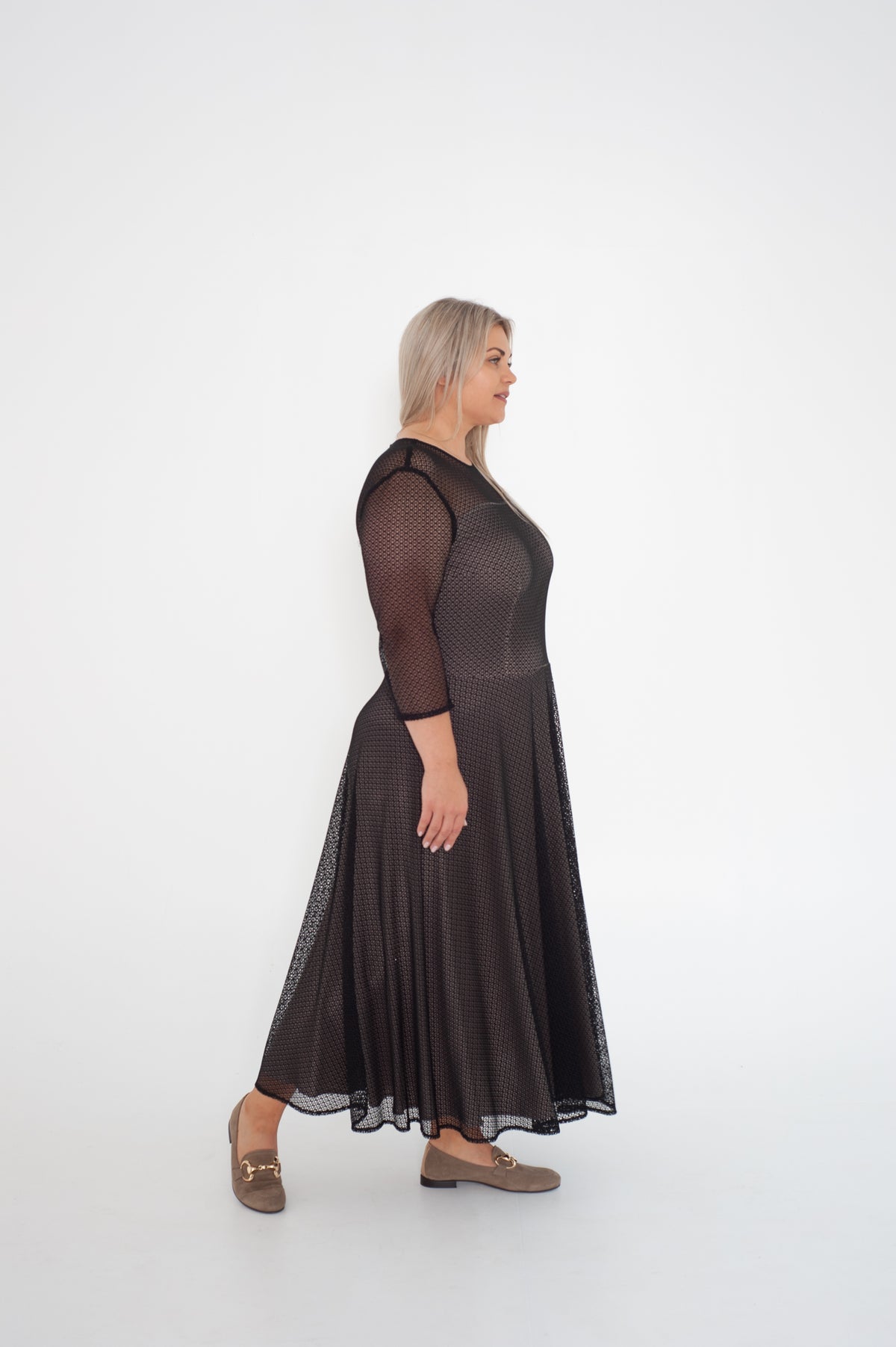 Black midi lace dress with beige lining