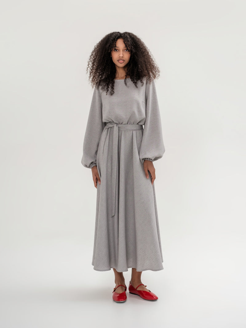 Light grey dress with long sleeves with tie belt