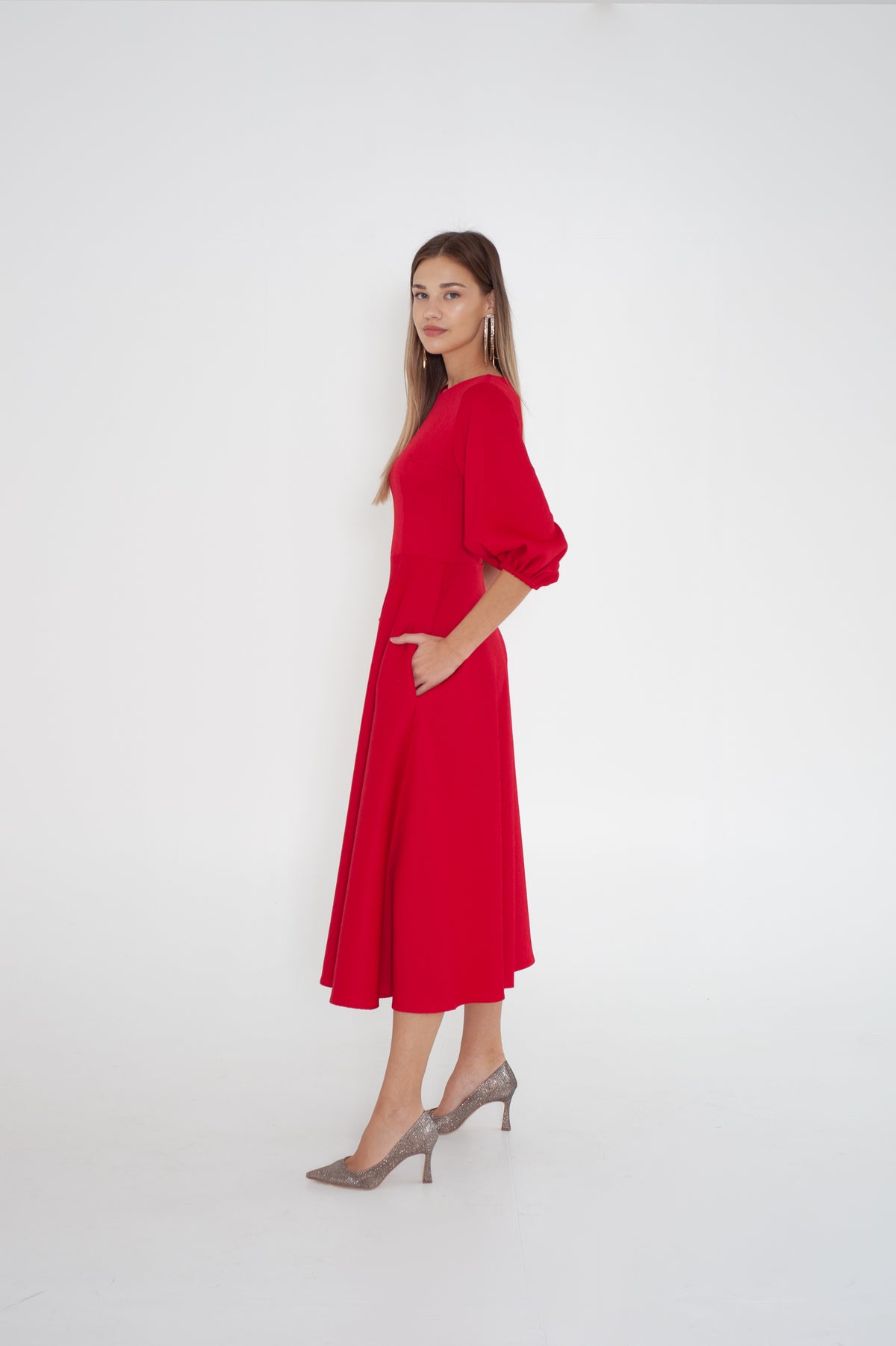 Midi bright red dress with puff sleeves