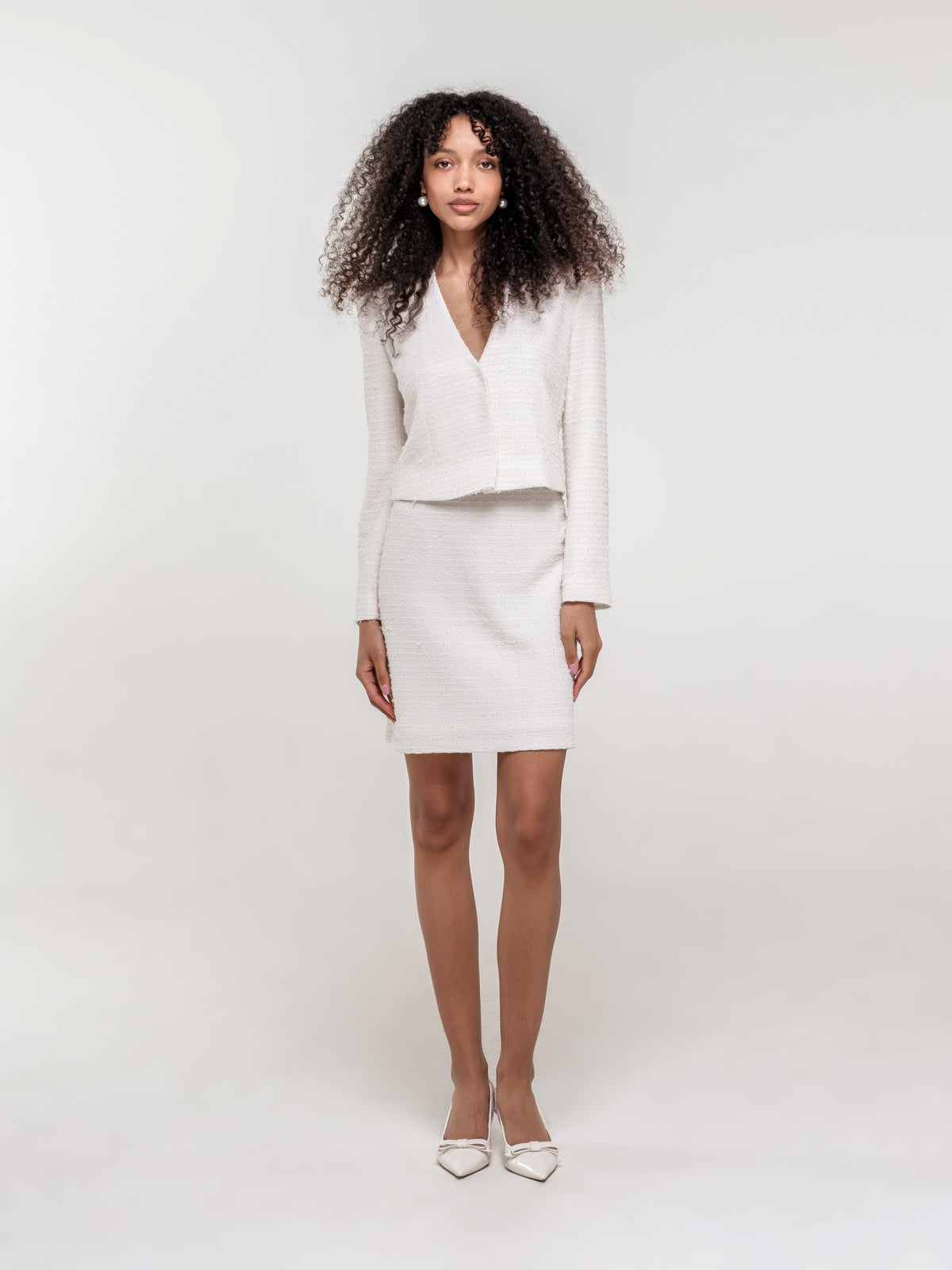 Short white textured blazer V-neck
