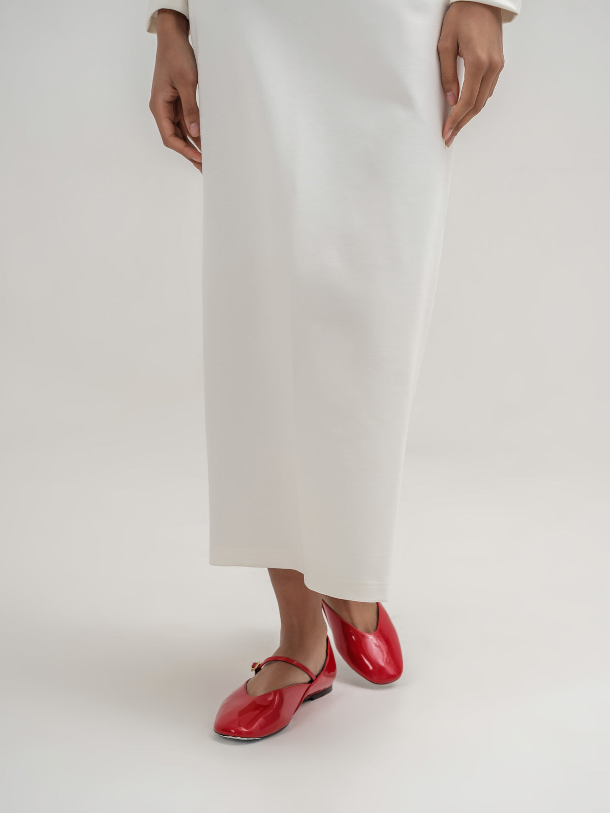 White straight long skirt with slit on the back