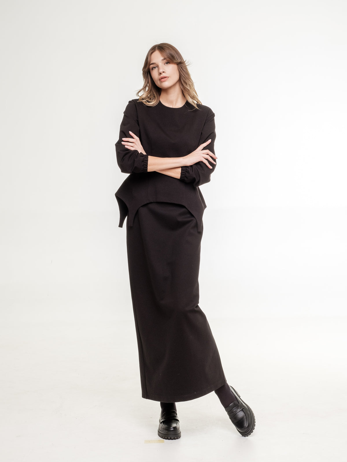 costume black top with long sleeve and long skirt 