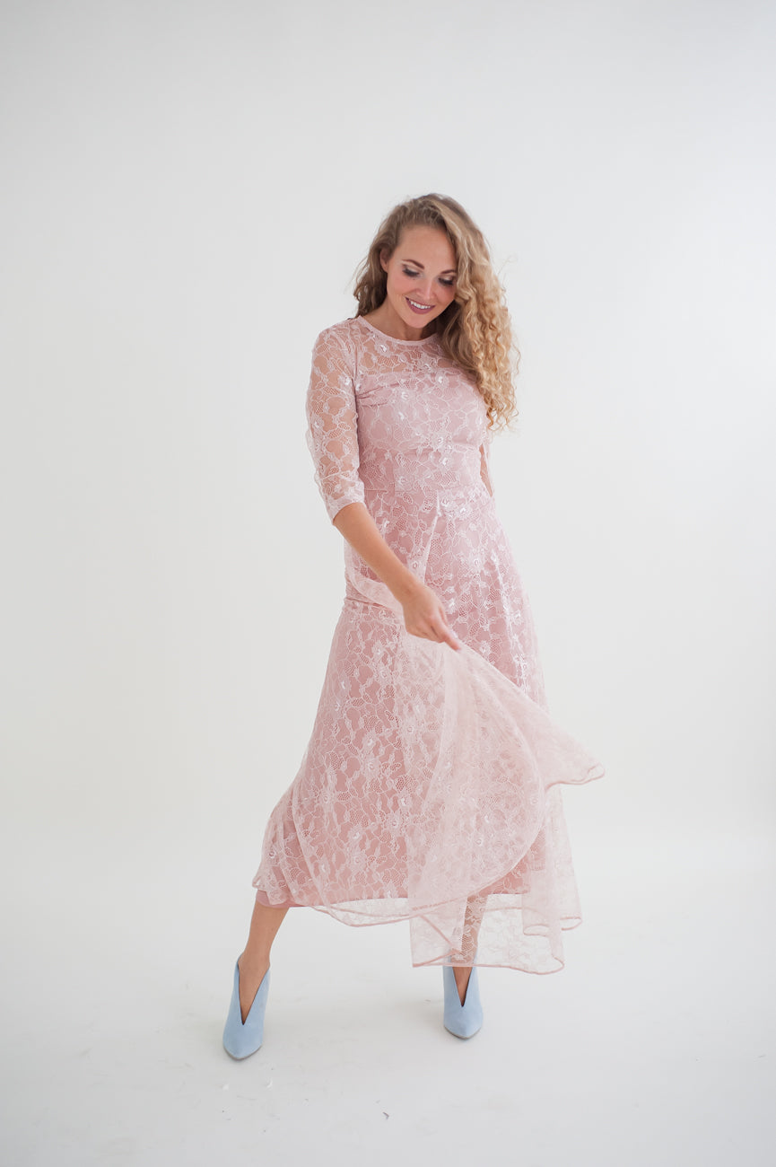 Graceful pink lace overlay long dress with 3/4 sleeves