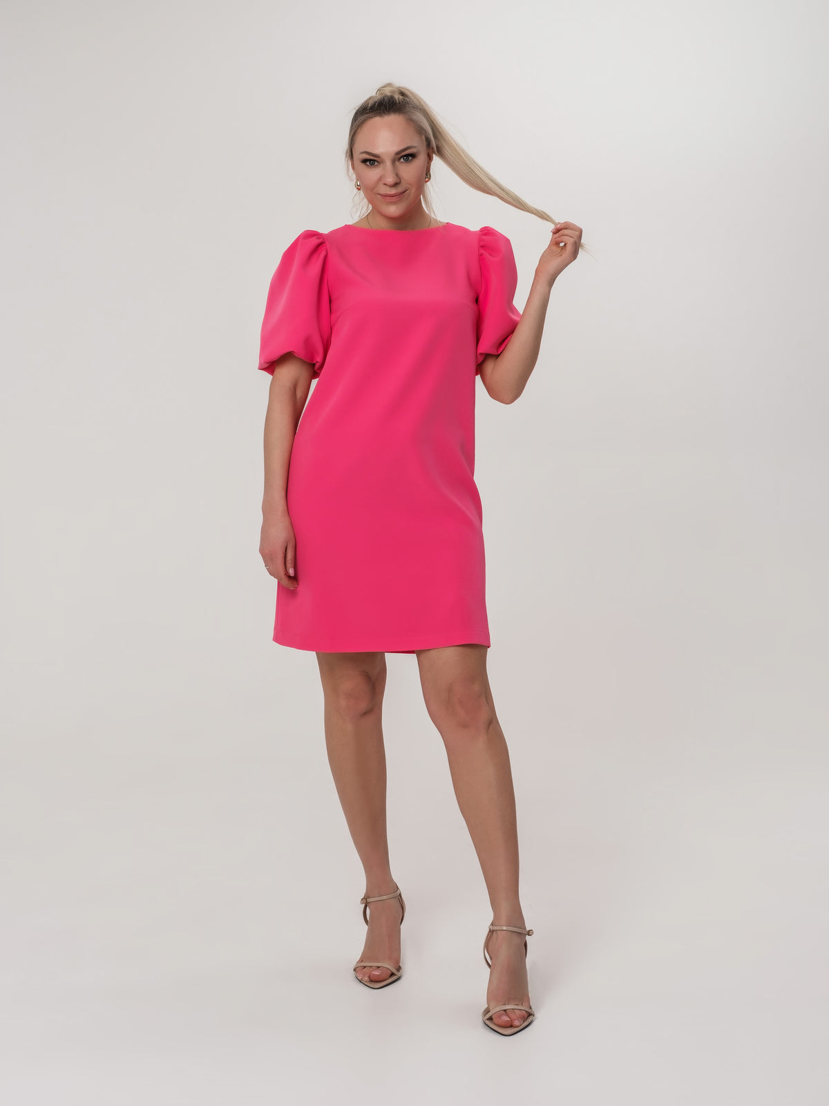 Pink short dress with puff sleeves