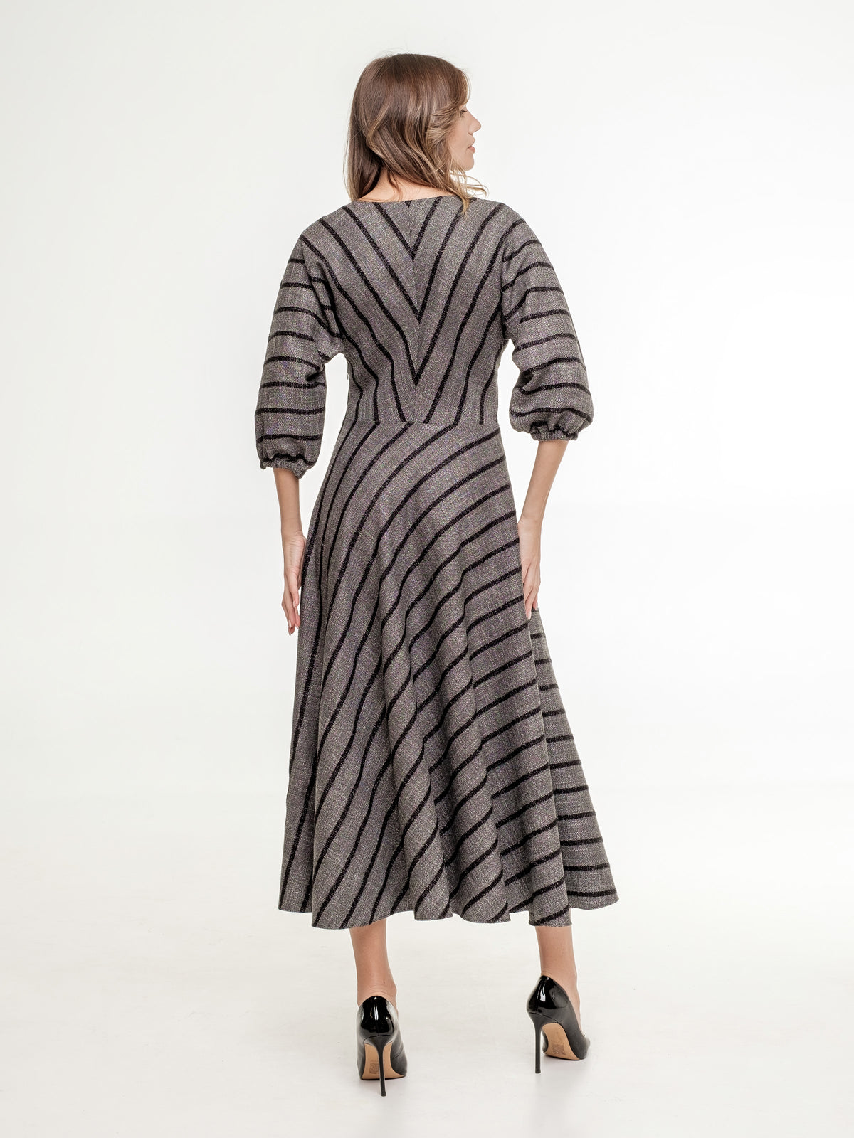 midi grey stripped dress from the back