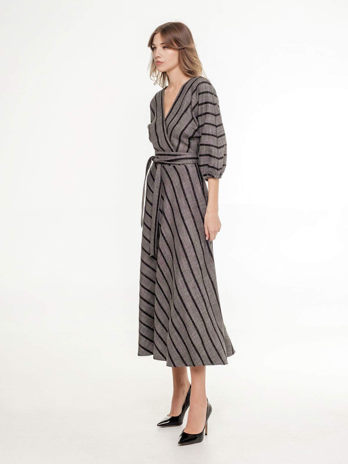midi grey stripped dress from the side